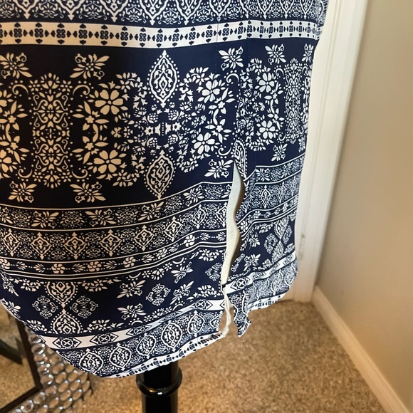 Blue and white blouse - Picture 3 of 6